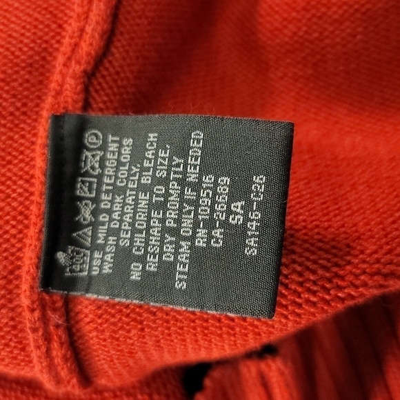 Victorinox Swiss Army Vintage Red Knit Crewneck Sweater - Size Medium - Picture 11 of 11